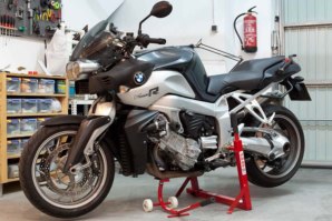 abba Superbike stand on BMW K1200R (Shown with abba Front Lift)