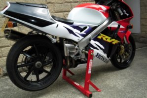 abba Superbike Stand on Honda RVF400R