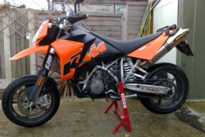 abba Motorcycle Stand on KTM 950SM
