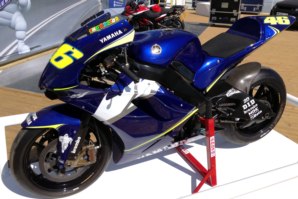 abba stand on the Yamaha M1 ridden by Mr Valentino Rossi...!!