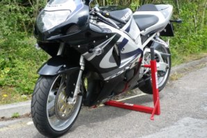abba Superbike Stand on Suzuki GSXR1000